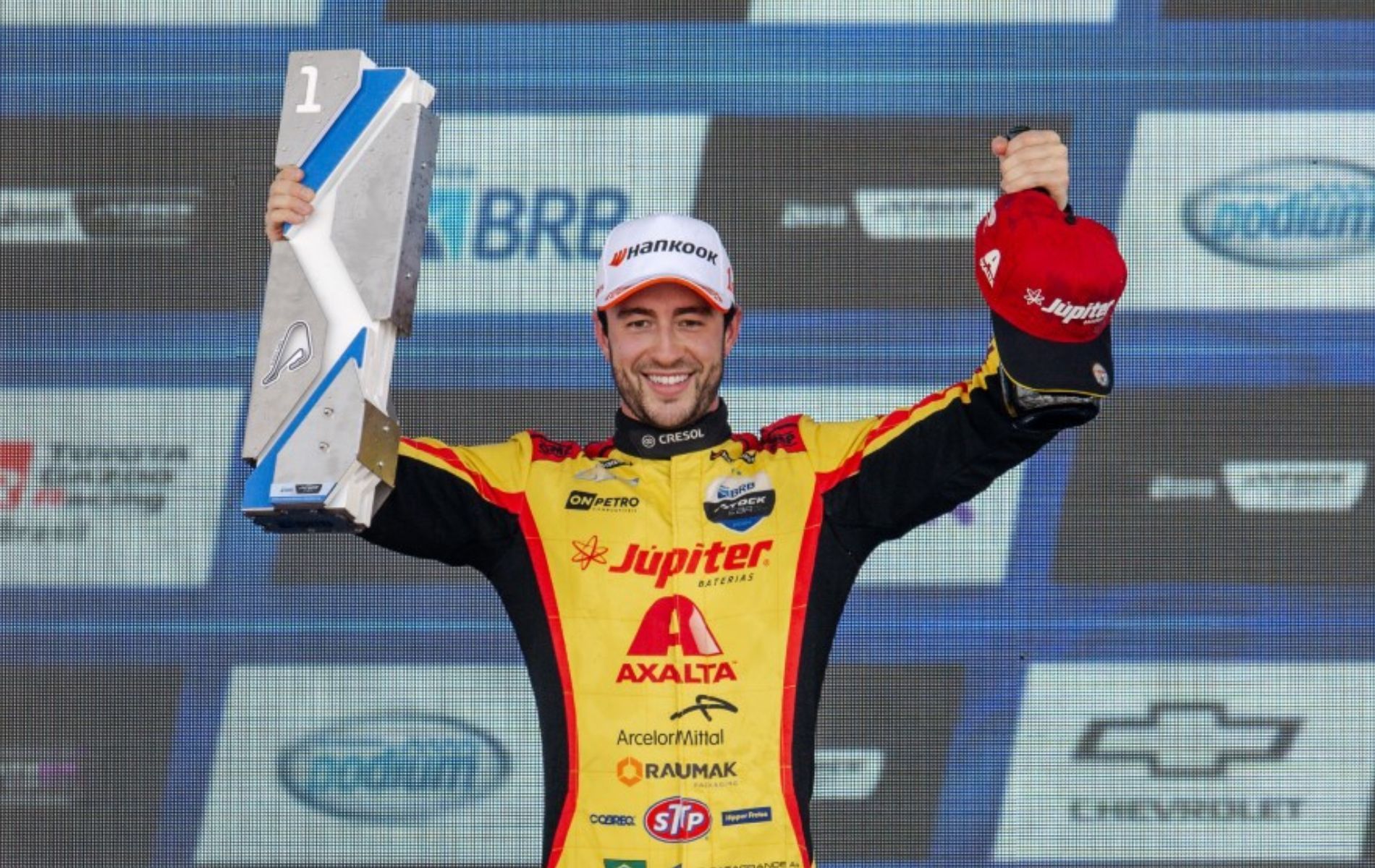 Gabriel Casagrande brilha no fim e vence corrida principal da Stock Car em Buenos Aires