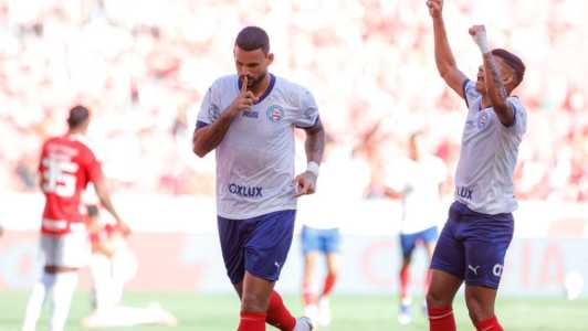 William José celebra o seu gol pelo Bahia contra o Inter neste domingo (15)