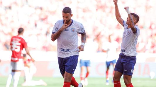 William José celebra o seu gol pelo Bahia contra o Inter neste domingo (15)