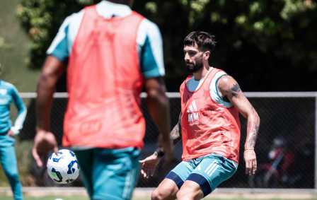 Imagens do treino do Cruzeiro, nesta segunda-feira (10), na Toca da Raposa II