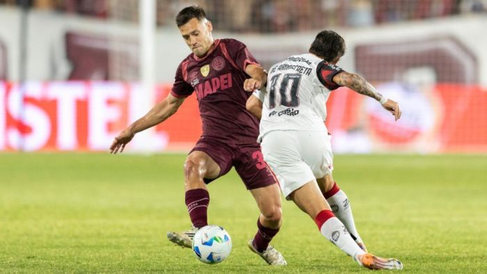 Lanús x Flamengo: Arrascaeta em ação em La Fortaleza, em Buenos Aires, na Argentina
