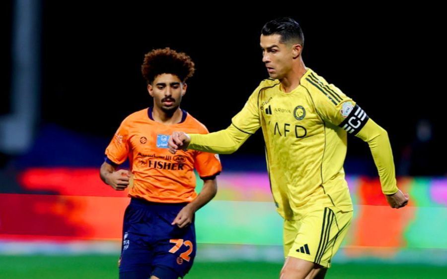 Cristiano Ronaldo perde pênalti, mas Al-Nassr vence e segue líder do Saudita