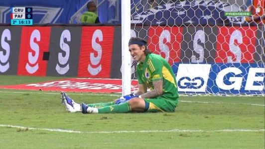 Cássio sentiu dores no joelho e precisou ser substituído
