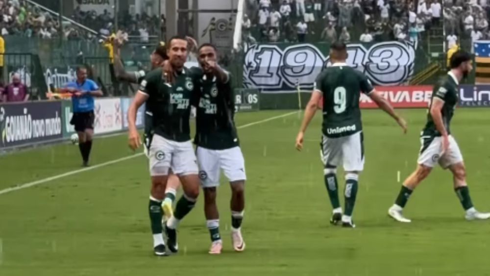 Emprestado pelo Atlético decide com pênalti inusitado, e Goiás vai à final do Goiano