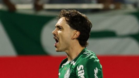 Mauricio celebra o seu gol sobre o São Paulo