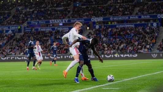 Lyon e Paris FC empataram em 1 a 1 neste domingo (8)