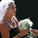 Noiva de empresário brasileiro, Sabalenka veste véu e joga buquê em Indian Wells