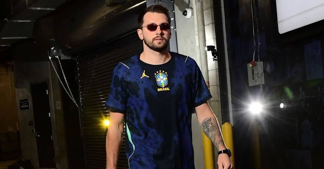 Luka Doncic aparece com camisa da Seleção Brasileira e tem 'noite mágica' na NBA