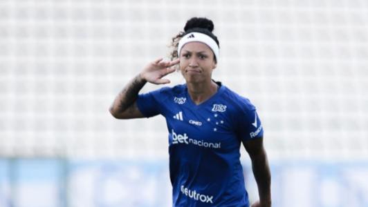 Byanca Brasil, camisa 10 do Cruzeiro, chegou a 4 gols no Brasileiro Feminino