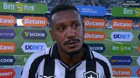 Edenílson, volante do Botafogo, falou sobre o momento do clube na temporada