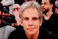 Astro de Hollywood troca Oscar pela NBA e assiste a vitória de time do coração