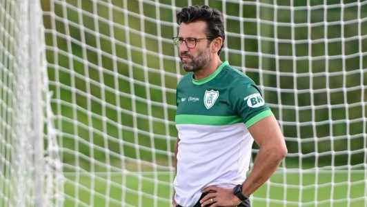 Alberto Valentim, técnico do América