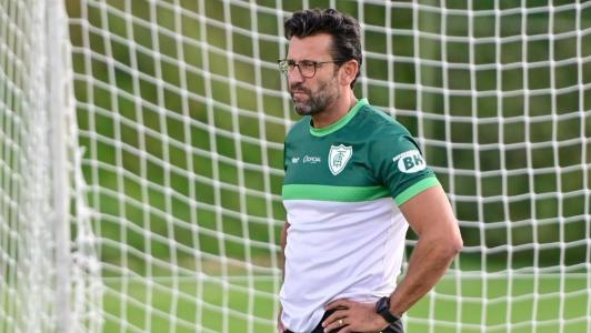 Alberto Valentim, técnico do América