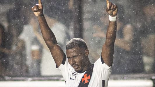 Cuiabano comemora gol da virada do Vasco sobre o Palmeiras