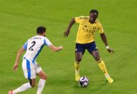 Sem CR7, Al-Nassr marca no último minuto e mantém liderança no Saudita