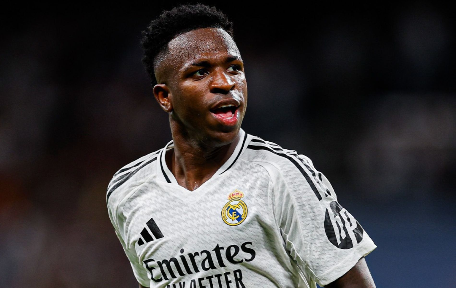 Vinicius Júnior faz golaço, Real Madrid bate Villarreal e pressiona Barcelona no Espanhol