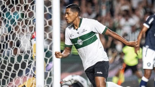 Pedro Rocha comemora gol do Coritiba sobre o Remo