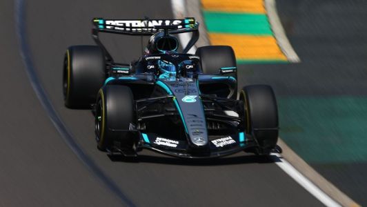 George Russell, piloto da Mercedes, em ação durante treino livre do GP da Austrália