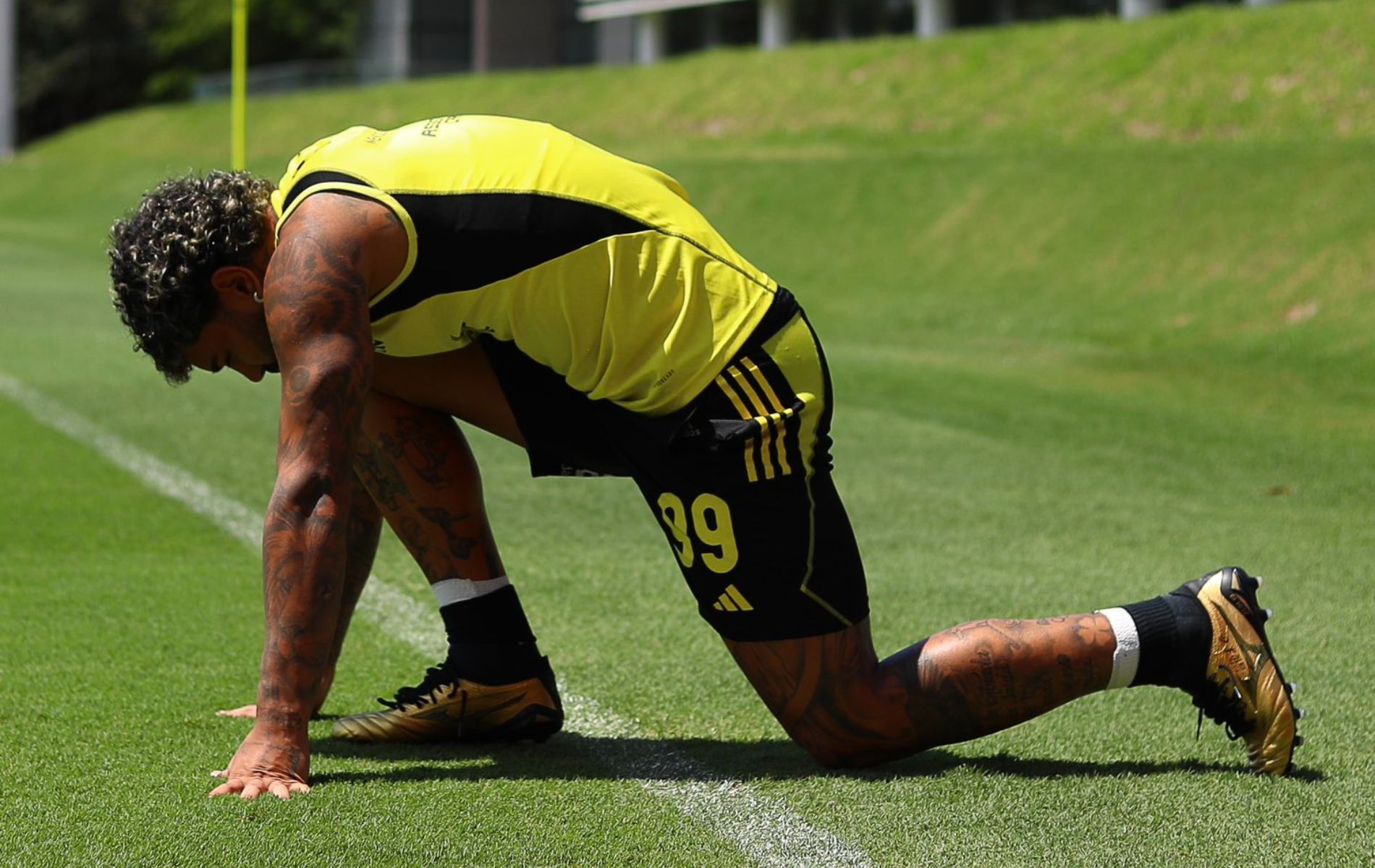 Acertado com o Cruzeiro, Gabigol faz último treino como jogador do Flamengo