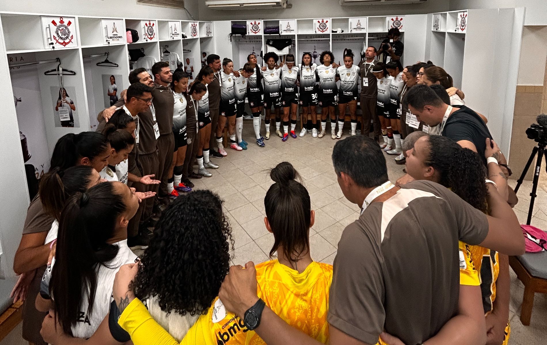 Após título, atletas do Corinthians protestam contra estrutura da Libertadores Feminina