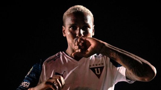 Deyverson, atacante da LDU, celebra gol pelo Campeonato Equatoriano