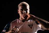 Deyverson comenta post de Paulinho e provoca o Flamengo: 'Bateu no meu filho'