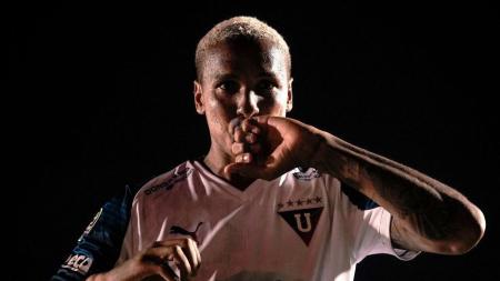 Deyverson, atacante da LDU, celebra gol pelo Campeonato Equatoriano
