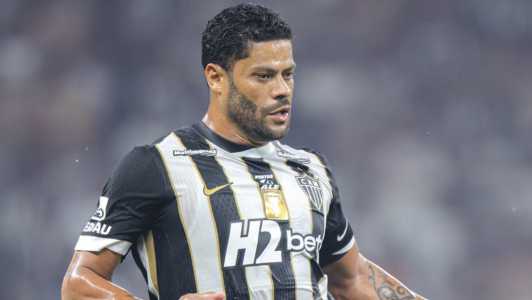 Hulk, do Atlético, em ação contra o Cruzeiro, pelo Campeonato Mineiro