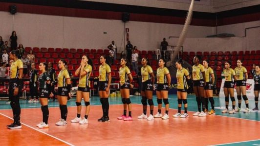 Equipe do Batavo Mackenzie em jogo da Superliga Feminina