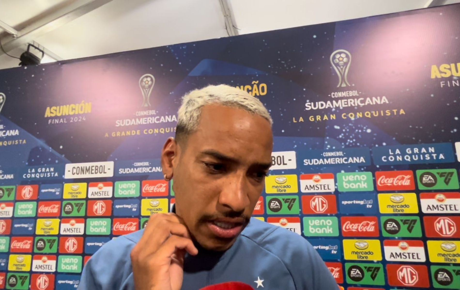Matheus Pereira se emociona, cai no choro e desabafa após derrota do Cruzeiro na Sula