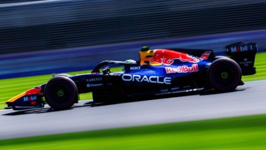 Isack Hadjar em ação durante treino no GP da Austrália de Fórmula 1