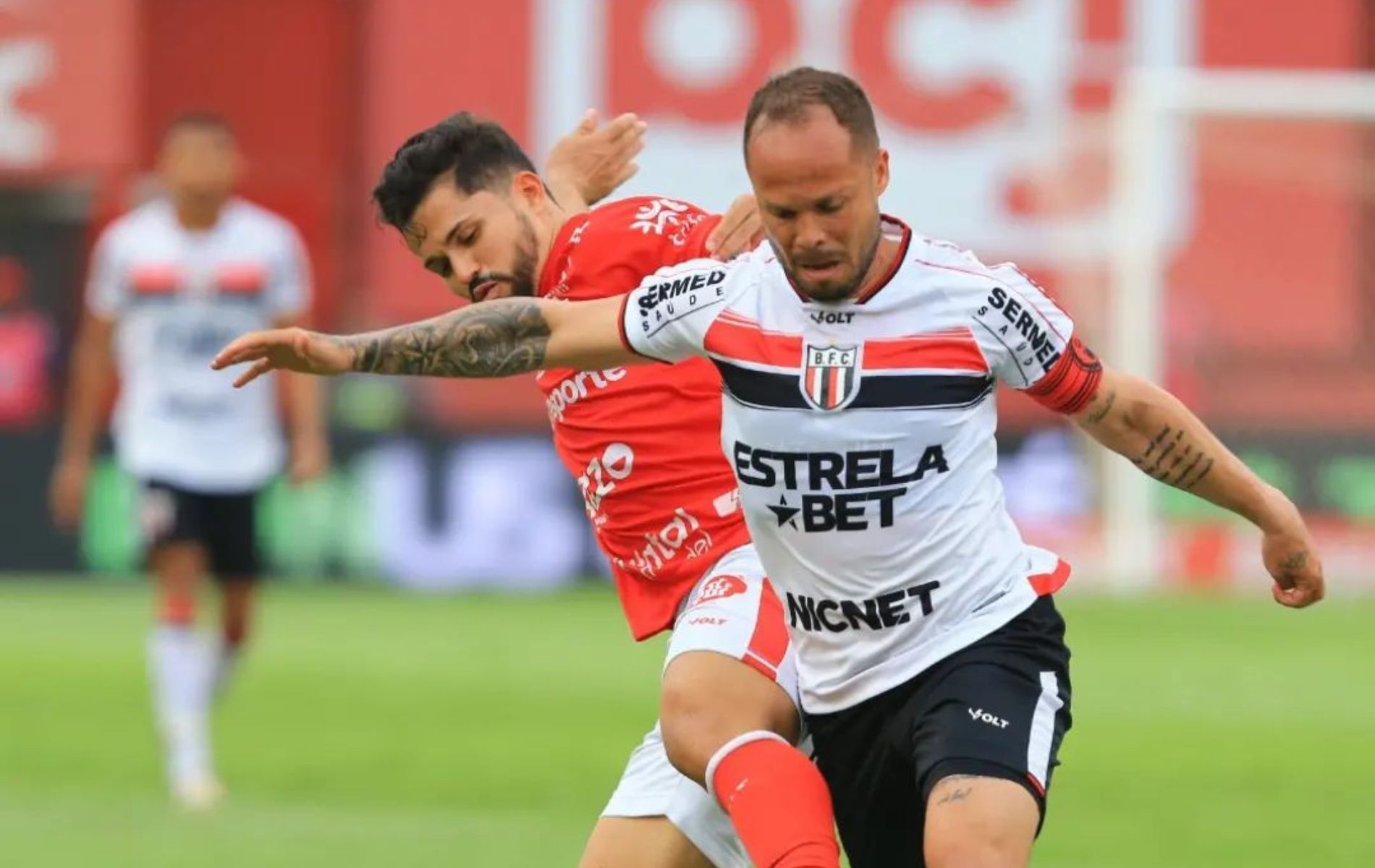 Defesa faz 'lambança', Vila Nova cede empate ao Botafogo-SP e tropeça na Série B