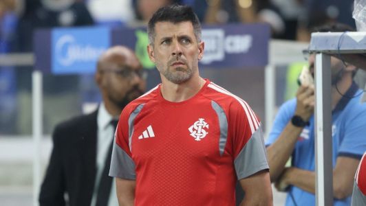 Paulo Pezzolano, treinador do Internacional, antes do jogo contra o Remo
