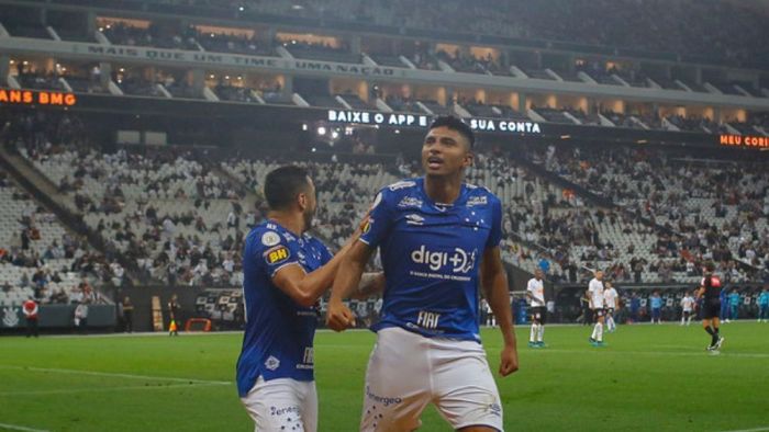 Éderson celebra gol do Cruzeiro sobre o Corinthians em 2019, na Neo Química Arena