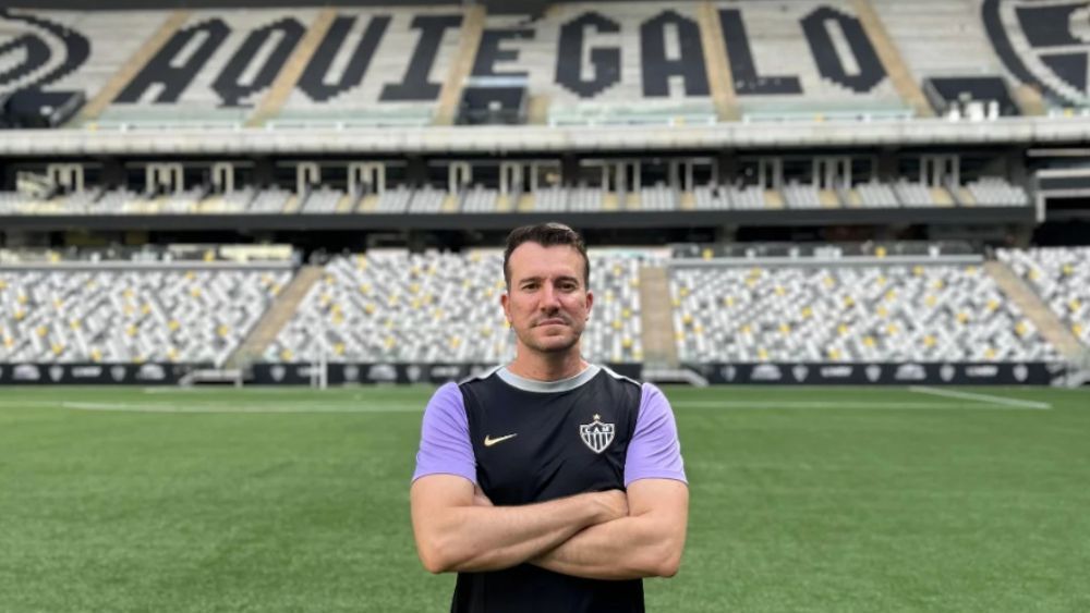 Técnico assume time sub-20 feminino do Atlético e celebra: 'Feliz e honrado'