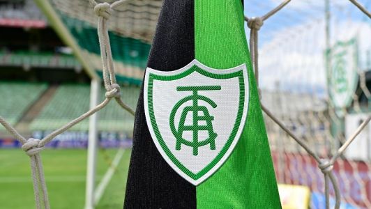 Escudo do América no uniforme do clube