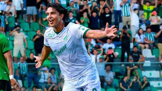 Marcelo Moreno comemorando gol pelo Oriente Petrolero