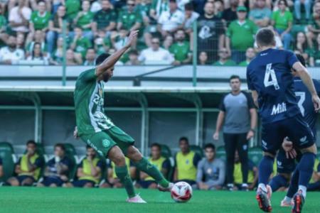 Barra leva o Catarinense mesmo com derrota para a Chape