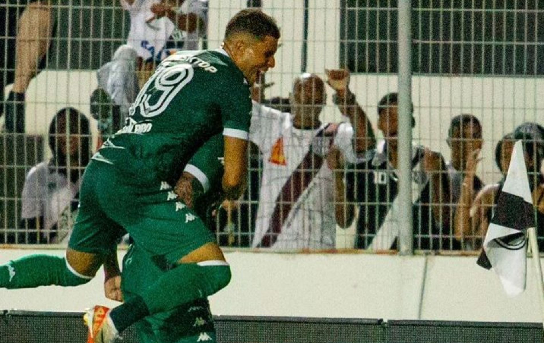 Guarani bate Ponte Preta, quebra jejum de 15 anos e complica rival na Série B