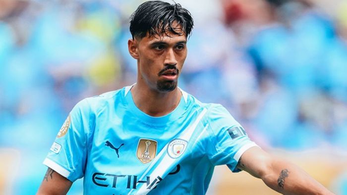 Tijjani Reijnders com a camisa do Manchester City com patch do campeão mundial de 2023 durante disputa do Mundial de Clubes da Fifa 2025