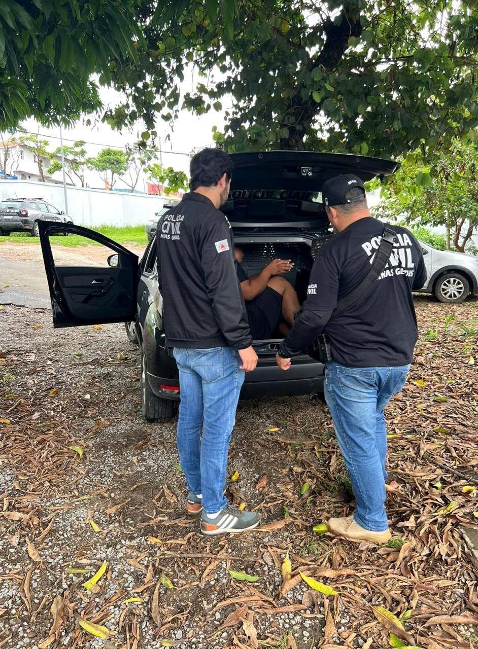 Fotos mostram prisão de pedreiro que arremessou bombas na Arena MRV; veja