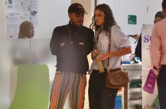 Casal foi visto saindo de uma farmácia