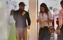 Casal foi visto saindo de uma farmácia