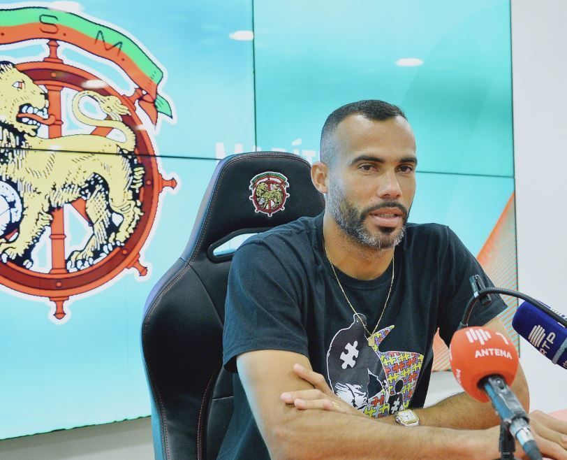 Brasileiro abandona time de Portugal por doença do filho: 'Peço desculpas'
