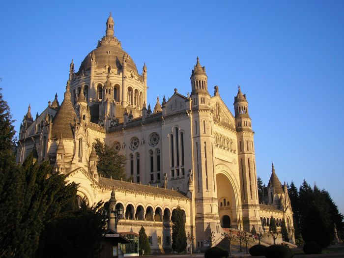 Basílica de Santa Teresinha em Lisieux, França