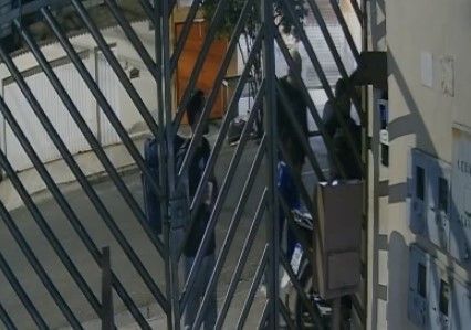 Dono de pizzaria morto no Barreiro: vídeo mostra suspeitos roubando motoboy