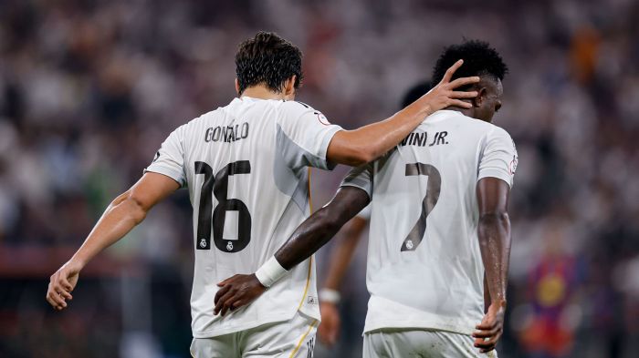 Gonzalo García e Vini Jr., do Real Madrid, na Supercopa da Espanha