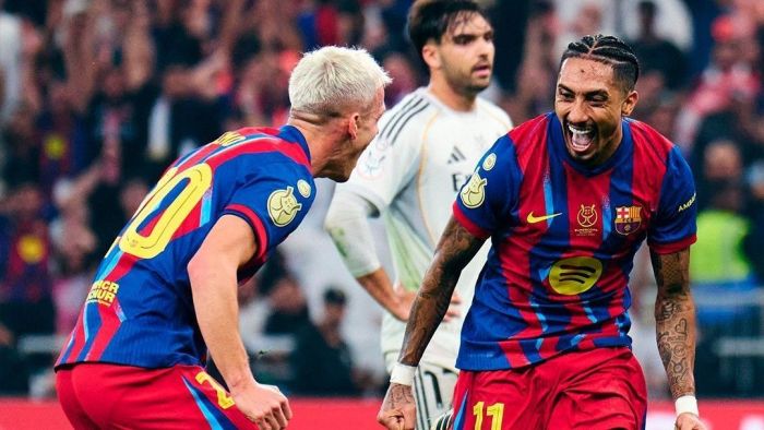Raphinha comemora gol sobre o Real Madrid na Supercopa
