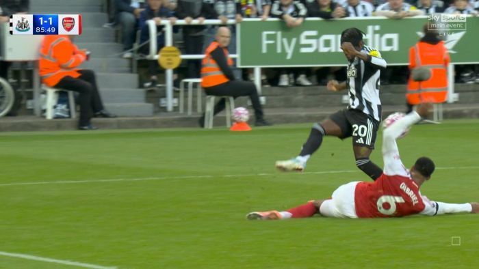 Newcastle também reclama de pênalti não marcado