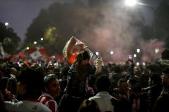 Festa da torcida do Estudiantes antes do jogo com o Flamengo, pela Libertadores